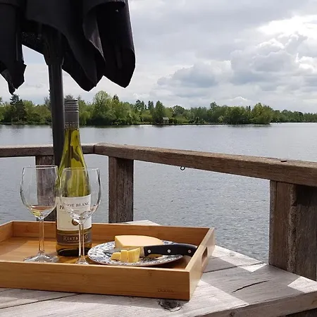 Houseboat Little Poel House Hotel Aalsmeer