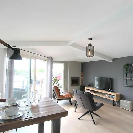Houseboat Little Poel House Aalsmeer