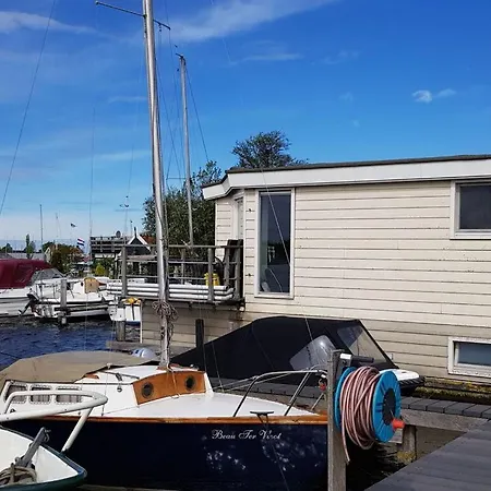 Houseboat Little Poel House Hotel Aalsmeer