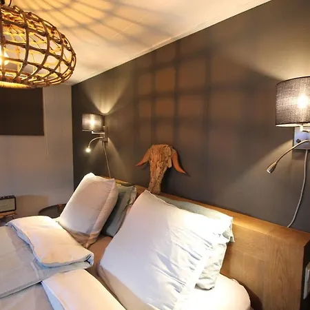 Houseboat Little Poel House Hotel Aalsmeer