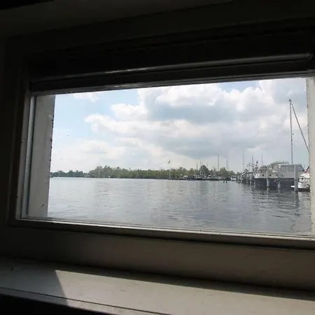 Houseboat Little Poel House Hotel Aalsmeer