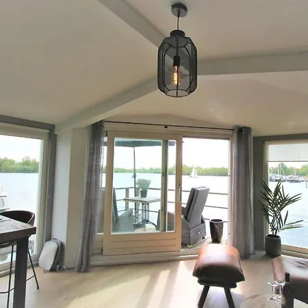Hotel Houseboat Little Poel House
