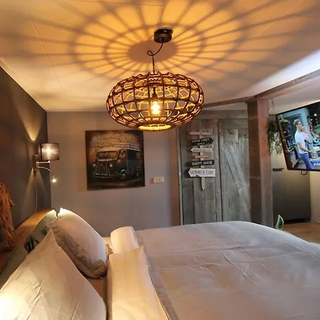 Hotel Houseboat Little Poel House 3*