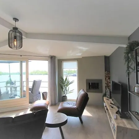 Houseboat Little Poel House