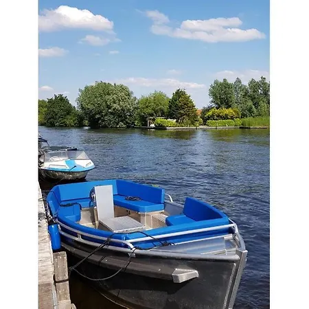 Houseboat Little Poel House Hotel 3*