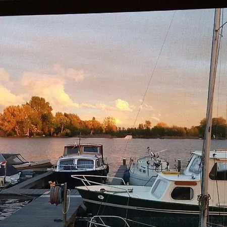 Houseboat Little Poel House Hotel